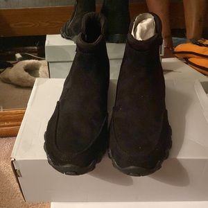 Comfort view suede ankle booties. Black boots. Black suede booties. Ankle boots